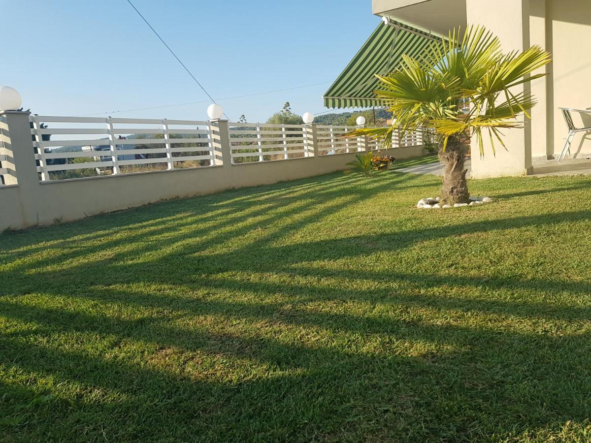 Mango Apartment Никити Екстериор снимка