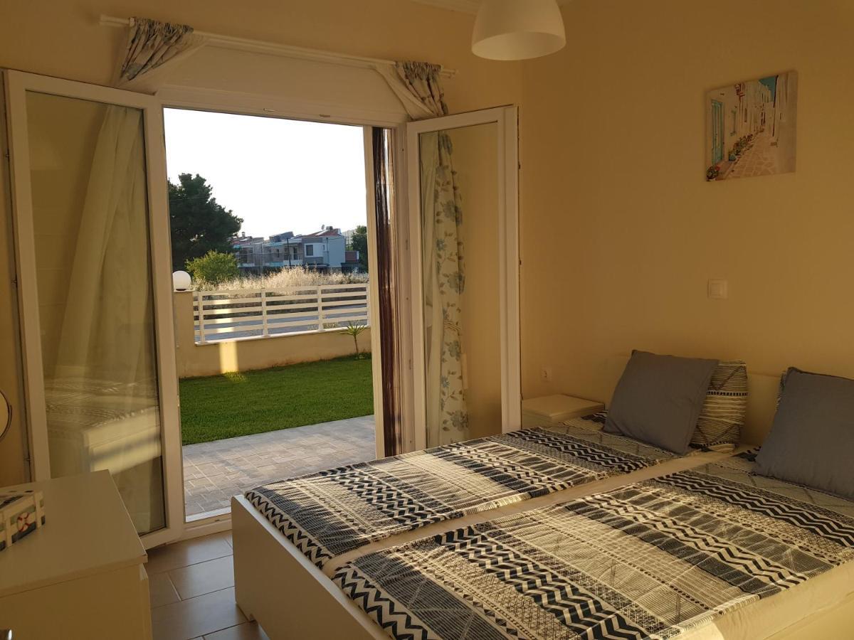 Mango Apartment Никити Екстериор снимка