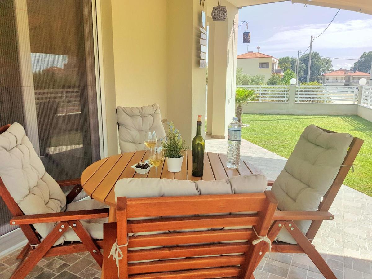Mango Apartment Никити Екстериор снимка