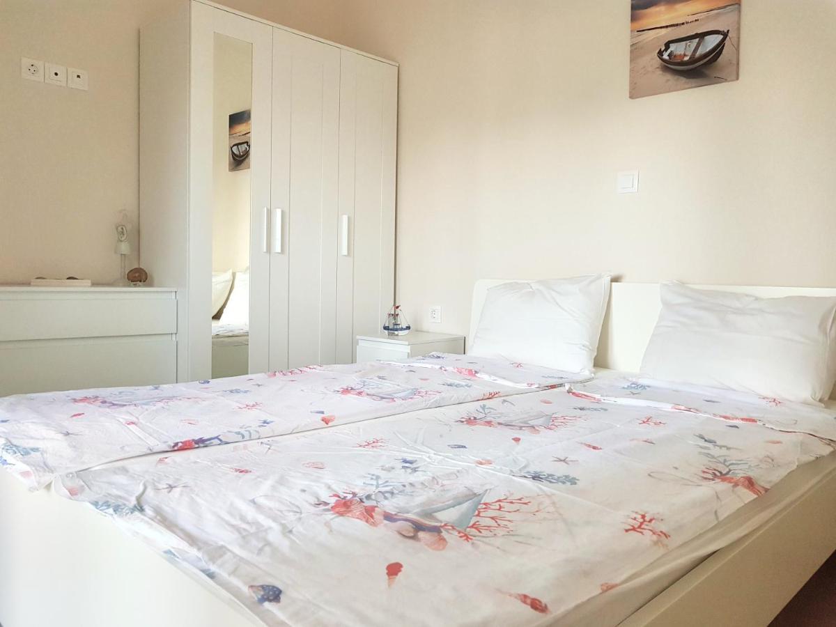 Mango Apartment Никити Екстериор снимка