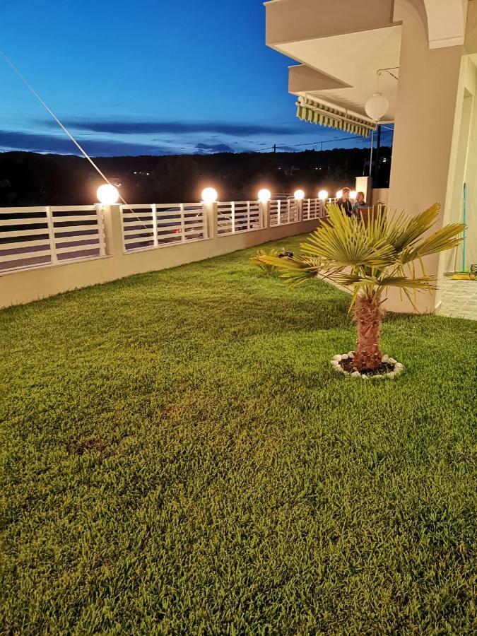 Mango Apartment Никити Екстериор снимка