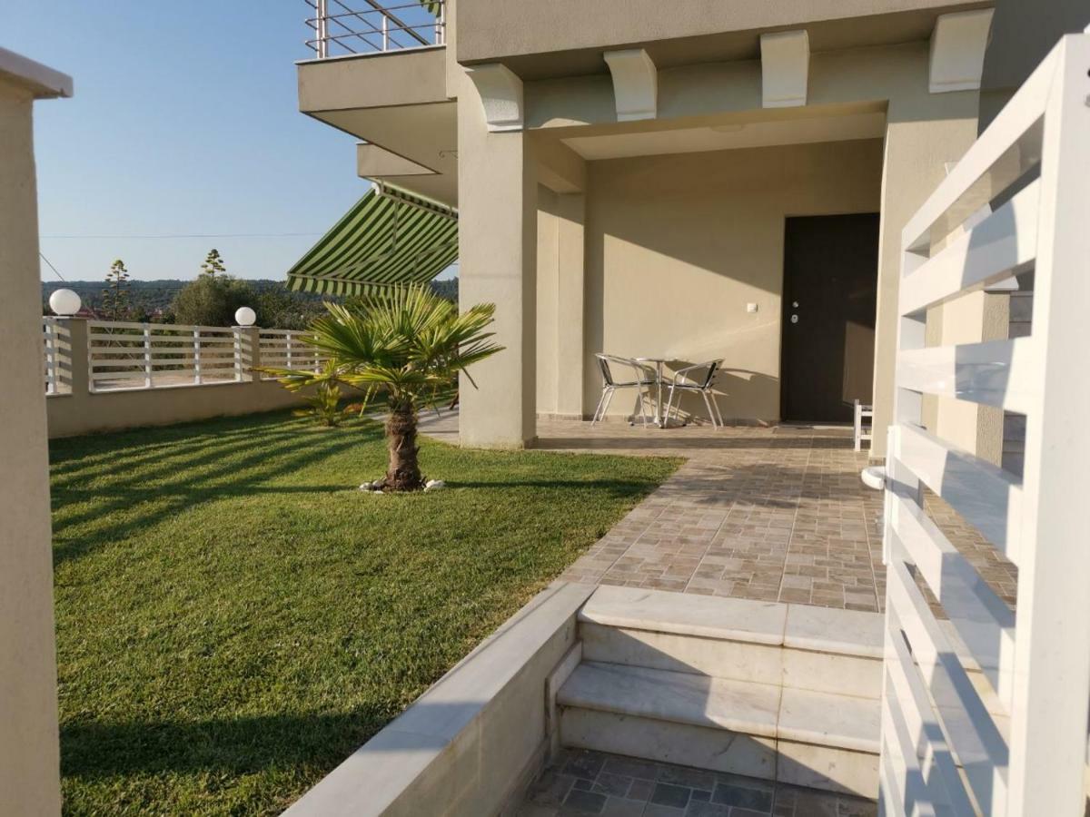 Mango Apartment Никити Екстериор снимка